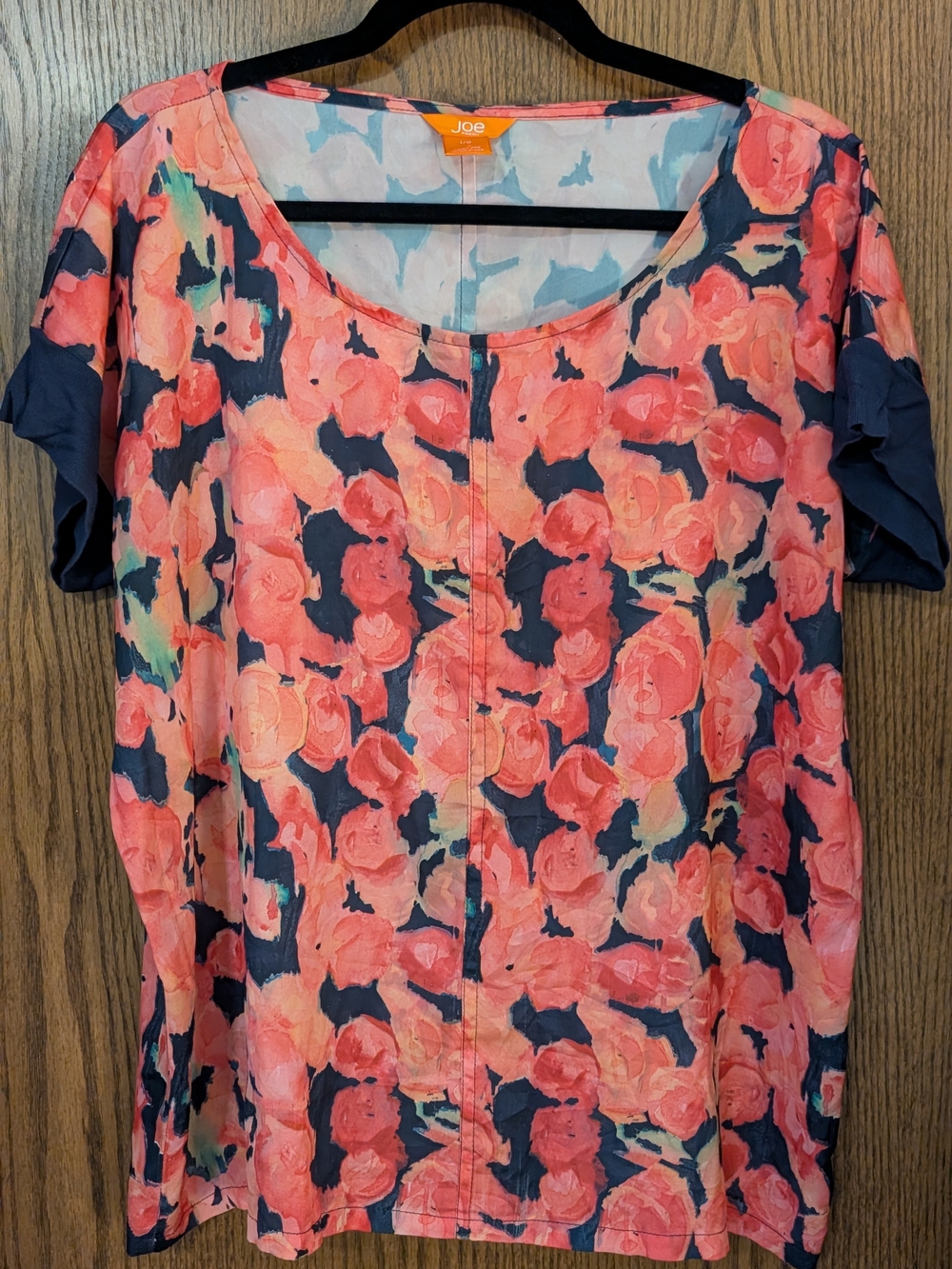Coral and Navy Floral Scoop Neck Short Sleeve Top (L)
